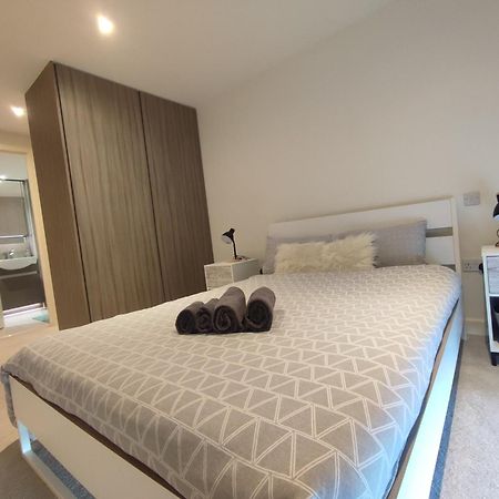 Luxury Riverside Apt With Easy Access To Central London, O2, Excel Centre And Parking Exterior photo
